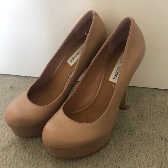 Steve Madden nude pumps - Picture 1 of 3